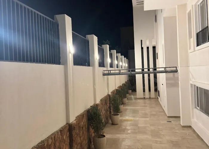 Family Nexus - Carefree Hostel Hurghada