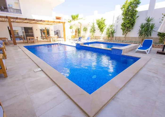 Hostel Family Nexus - Carefree Hurghada