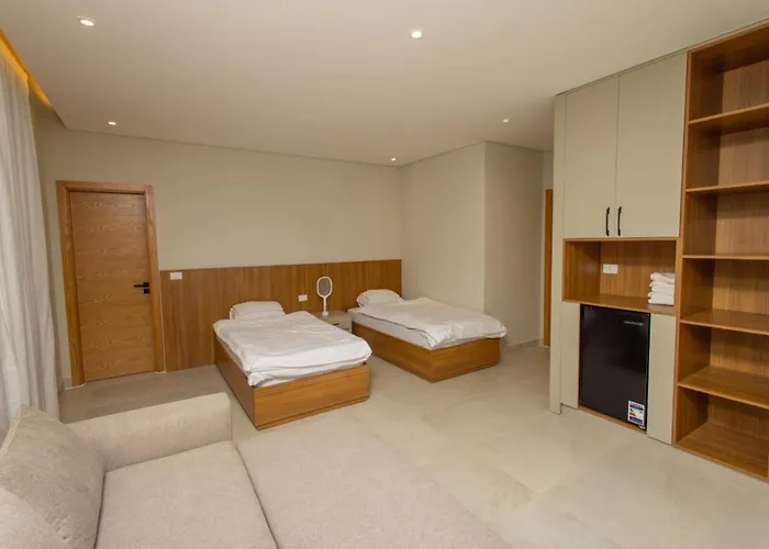 Family Nexus - Carefree Hostel *